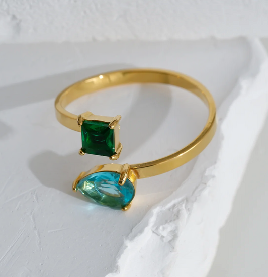 Bague Dorée Spirale Avec Strass Vert Et Turquoise