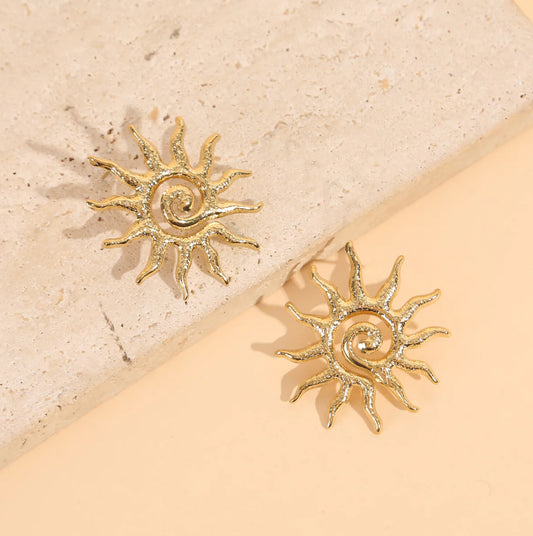 Boucles d'Oreilles Dorées Soleil Flamboyant À Motif Spirale