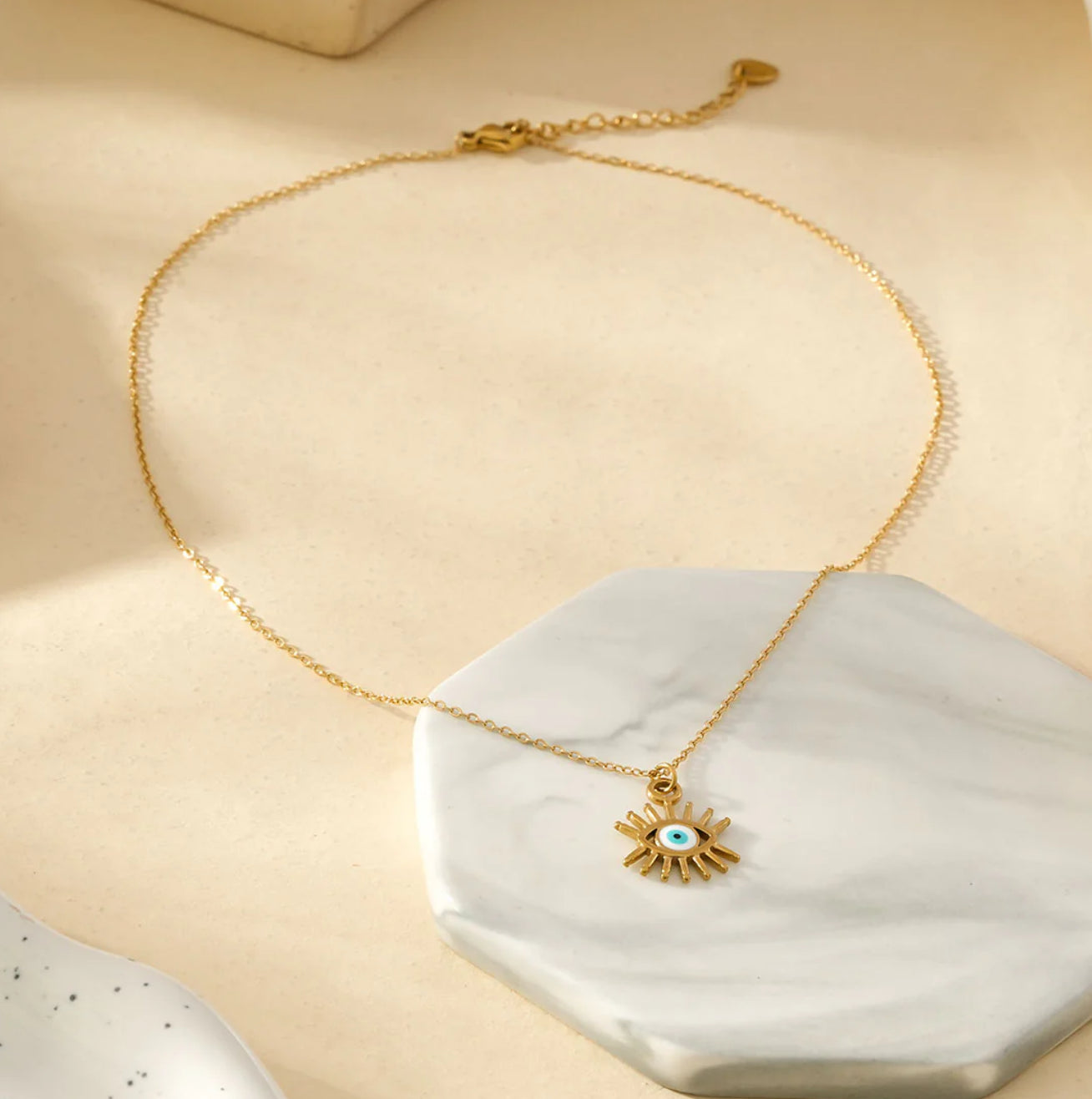 Collier Chaîne Fine Dorée Avec Pendentif Œil Protecteur