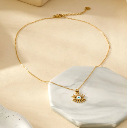 Collier Chaîne Fine Dorée Avec Pendentif Œil Protecteur