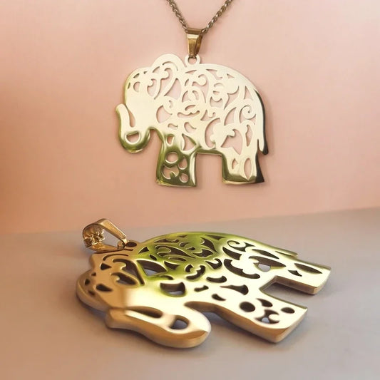 Collier doré gros pendentif éléphant